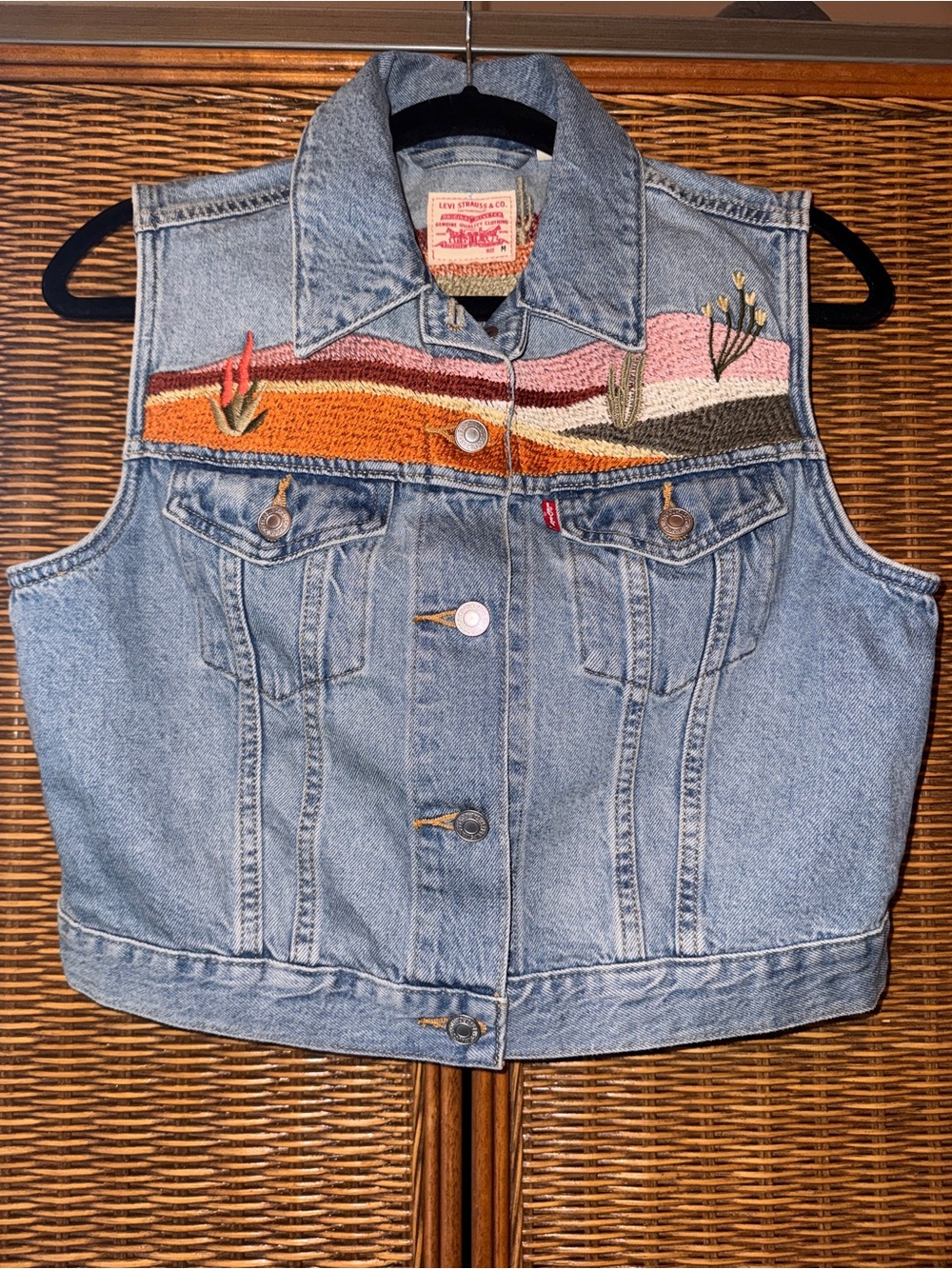 Levi's Light Blue Desert Utopia Embroidered Denim Vest and 501 90’s Jeans Set - Picture 2 of 16